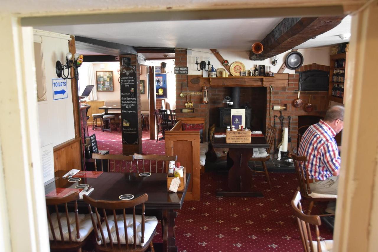 The Bell Inn Солсбери Экстерьер фото